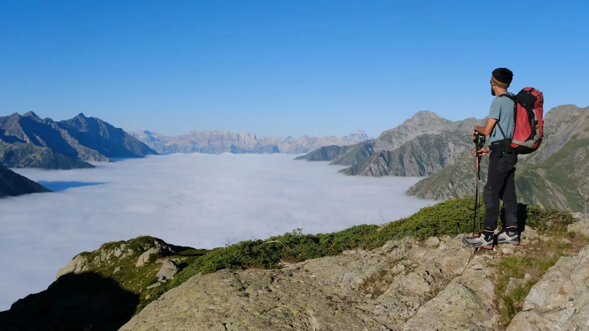Mer de nuage sur la vallée du Valgaudemar depuis le lac Lautier