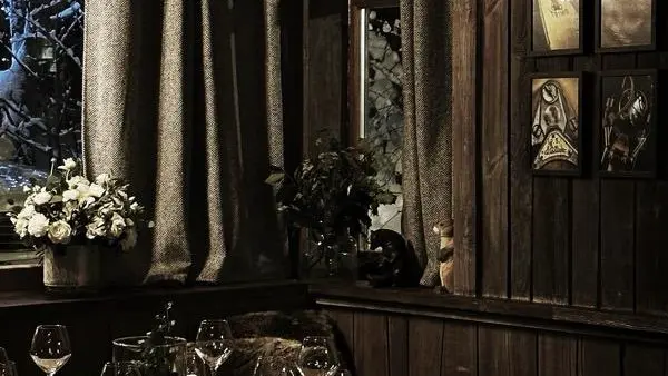 Table salle intérieure - Restaurant l'Alpin Val d'Isère