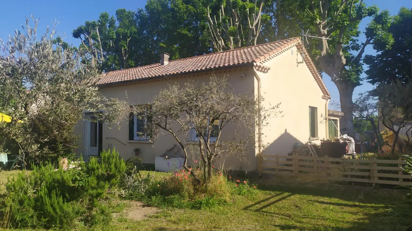 la maison coté sud avec le jardin très calme
