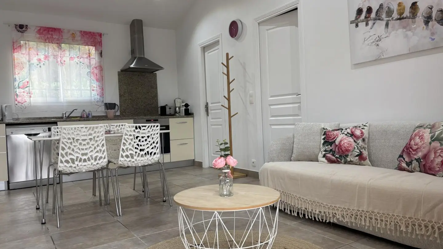 Gîte Mas de la Galinette Pivoine-Salon  Salle à manger-Biot-Gîtes de France Alpes-Maritimes
