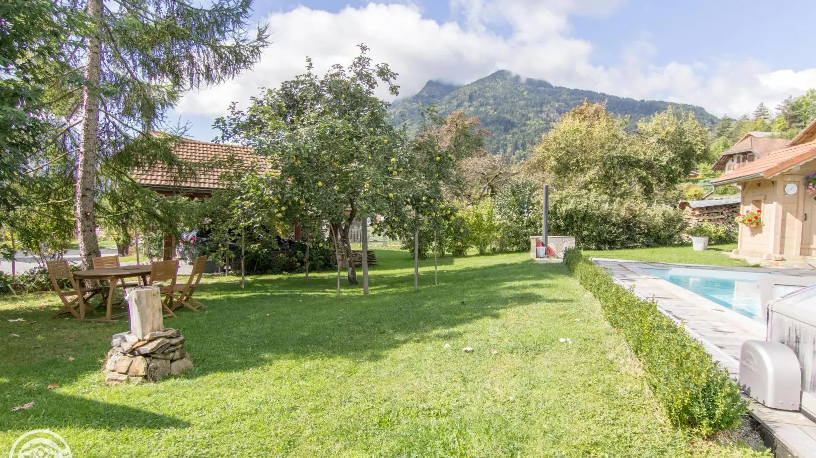 Salon de jardin dédié à l'hébergement