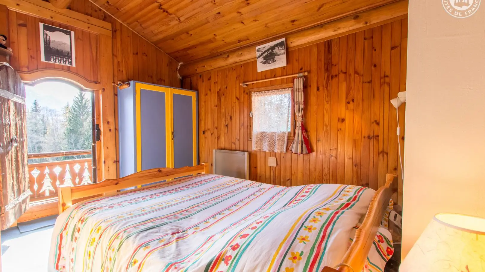 Chambre à l'étage (accès par escalier raide+trappe)