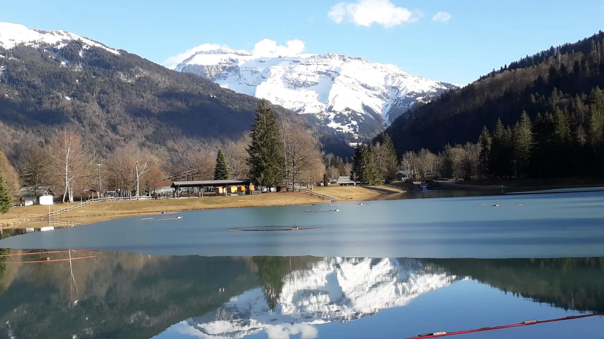 Le lac aux Dames de Samoëns