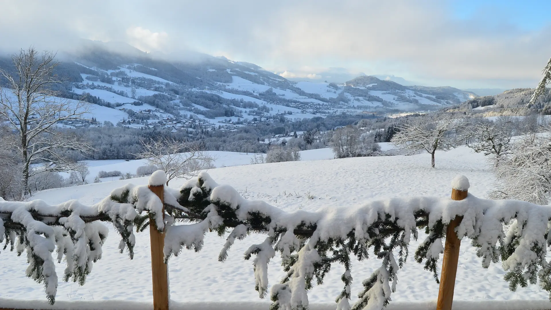 vue sur la Vallée Verte enneigée
