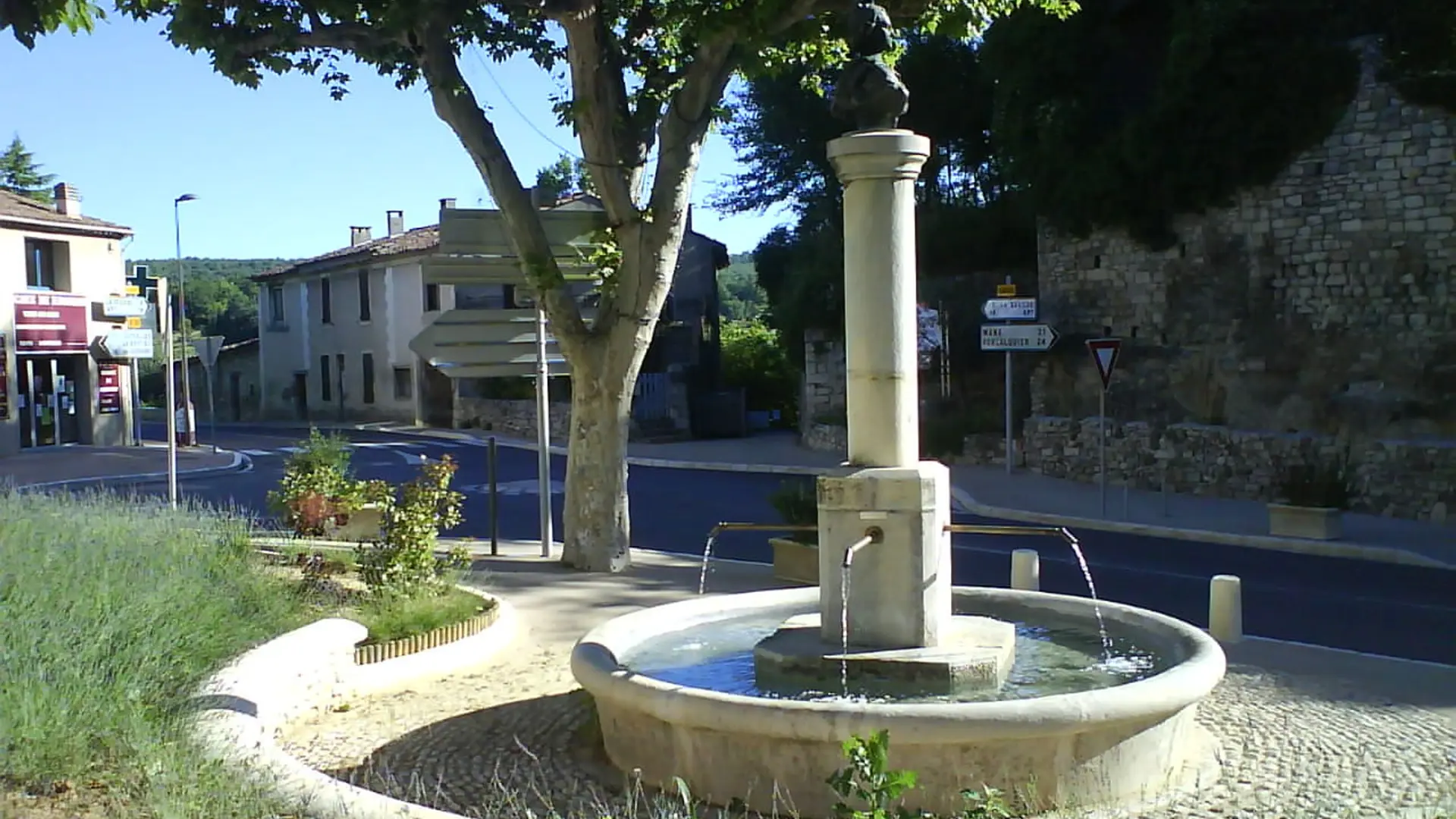 Fontaine en haut du cours Aristide Briand