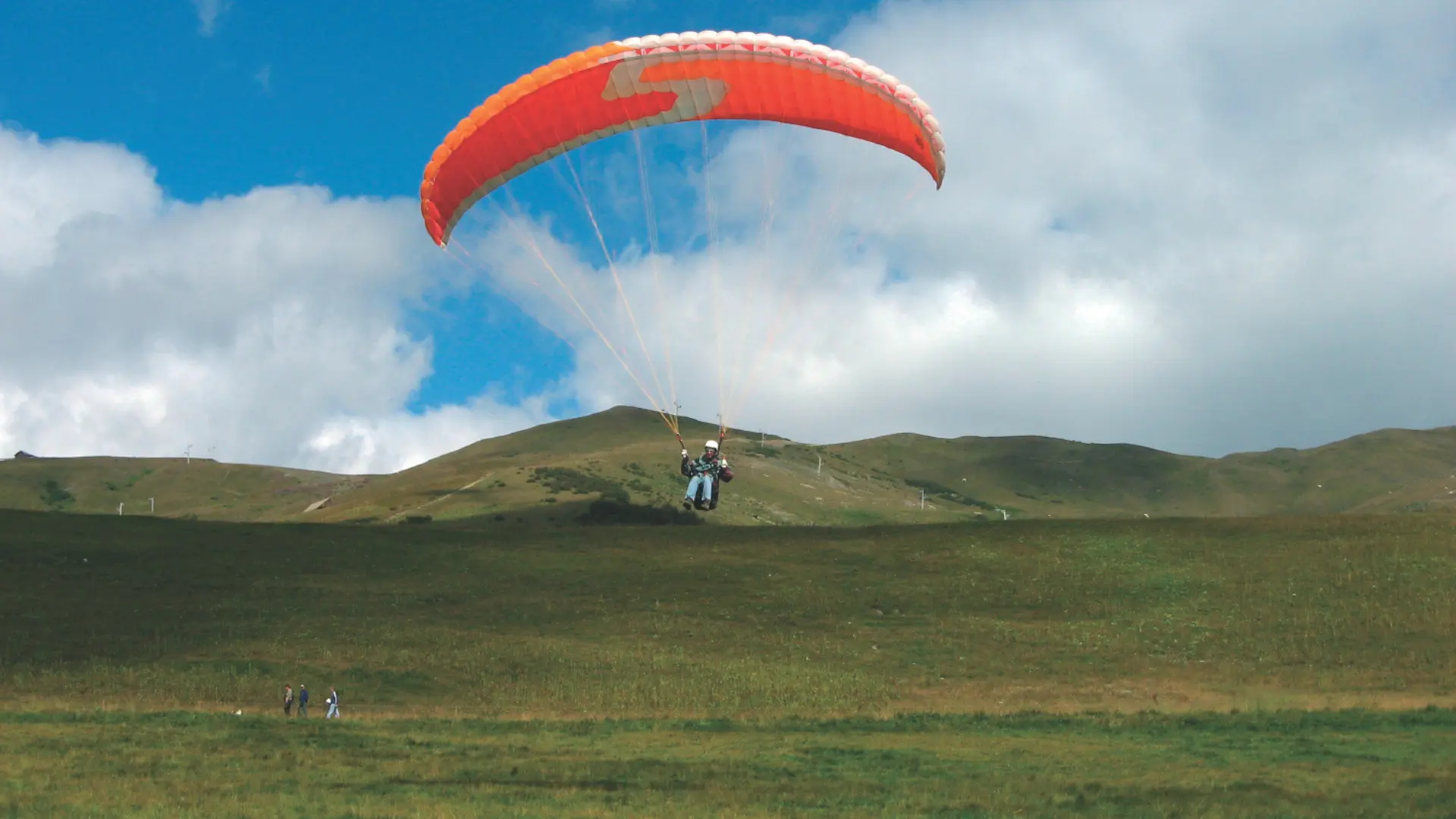 Décollage parapente @LaToussuire