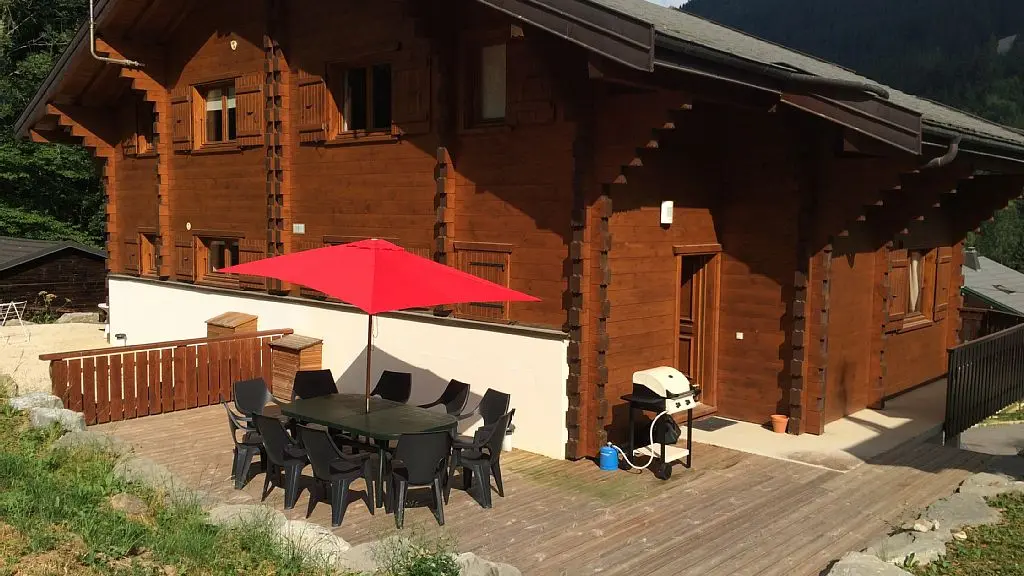 Extérieur chalet été