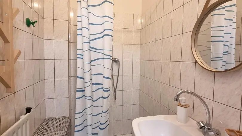 4 salles d'eau dans le meublé.