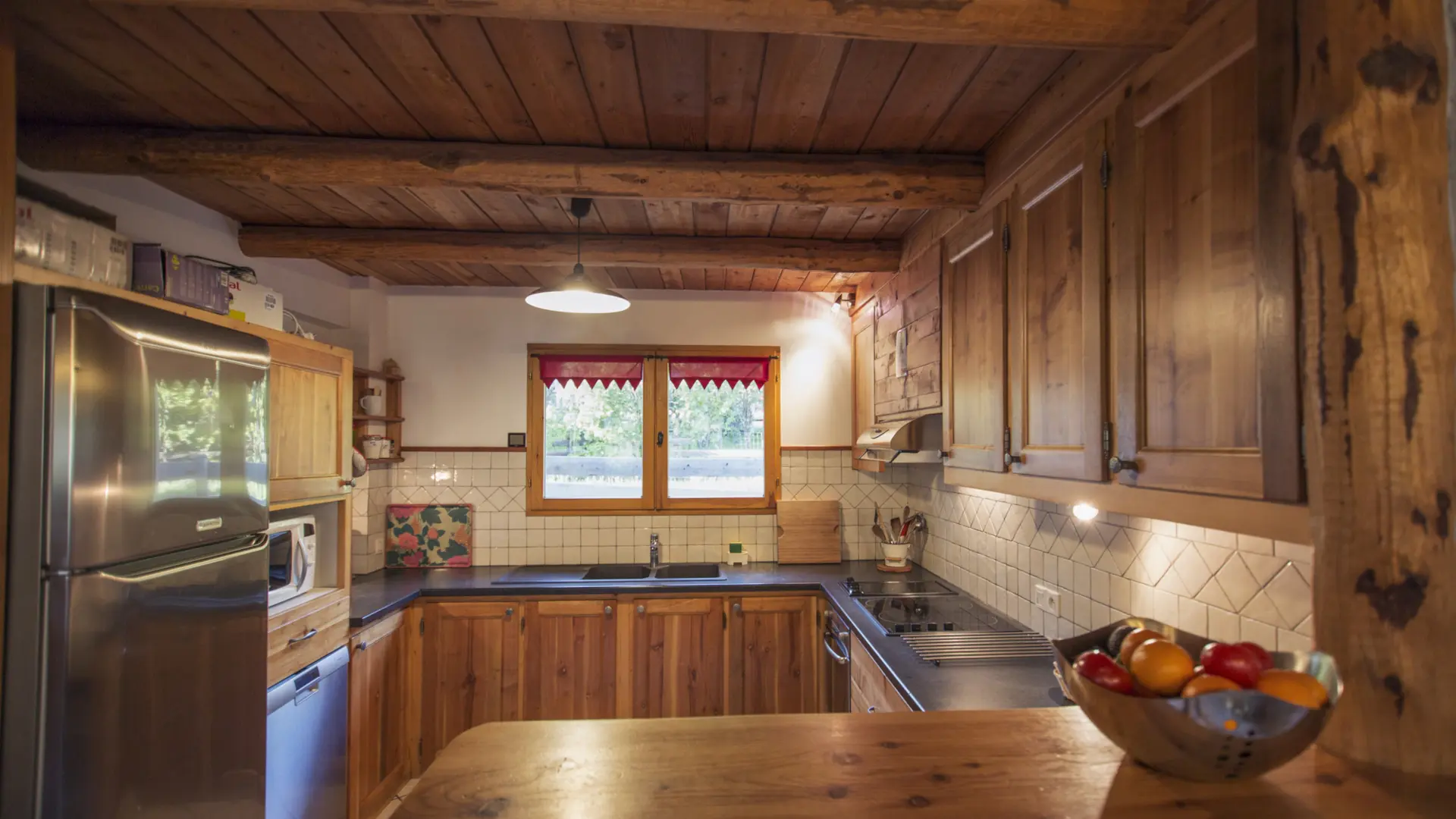 chalet-le-serre-des-oiseaux-mougd-cuisine-serre-chevalier-chantemerle