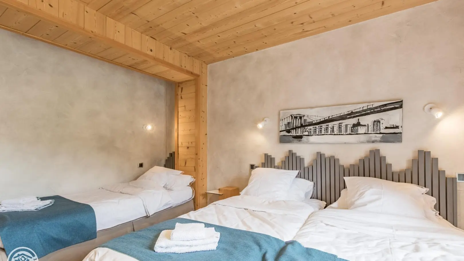 Chambre 3 lits + salle de bains attenante