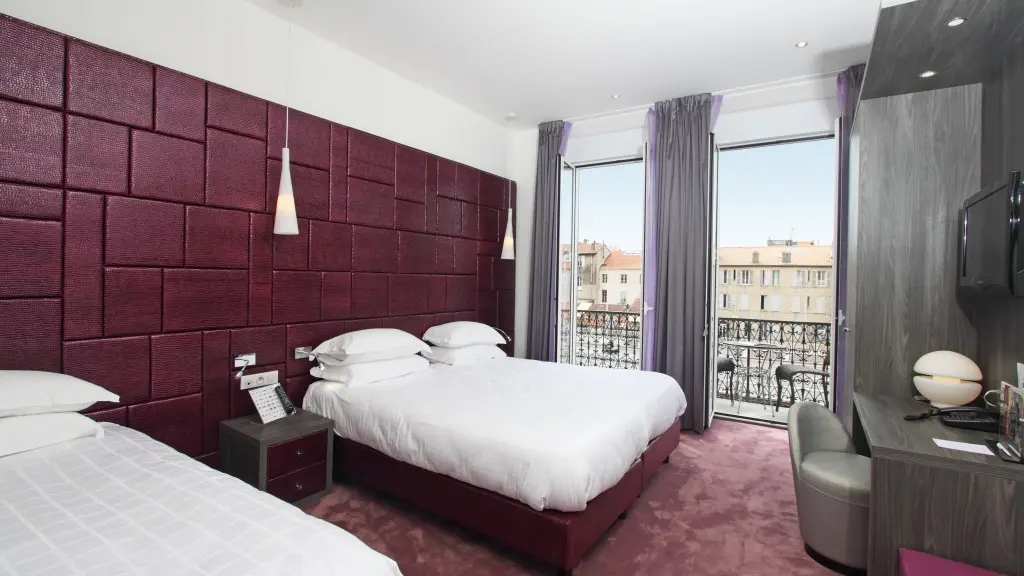 Hotel-deparis-cannes-balconytriple3rdfloor