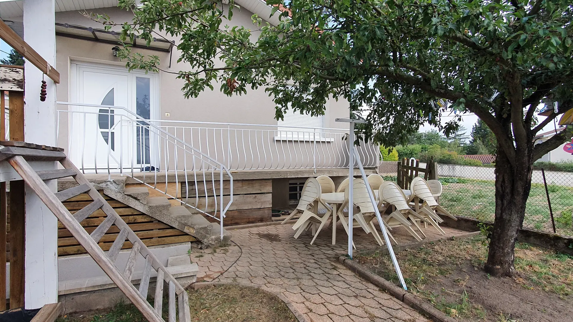 Le jardin et son espace repas