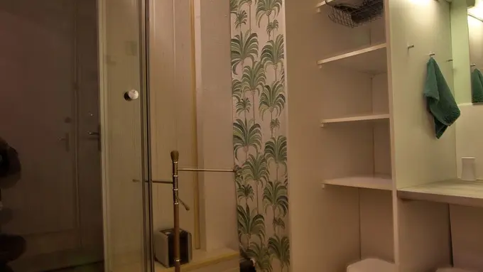 Salle d' eau à l'étage du gîte : Le ver à soie