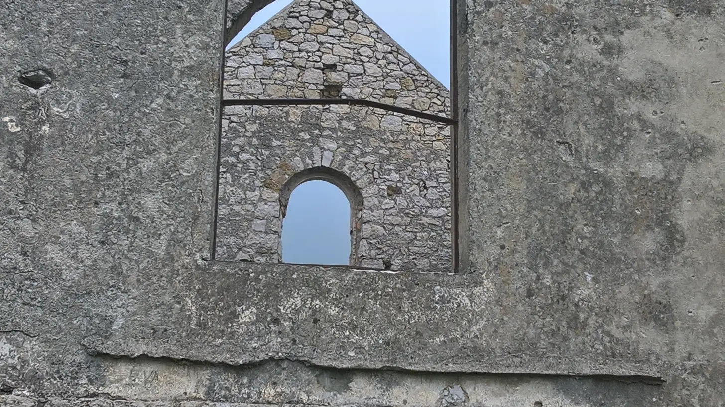 Ruines de l'ancienne église