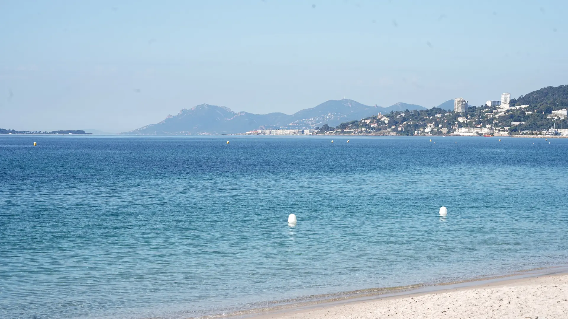 Vue sur la Mer depuis la plage Lutétia
