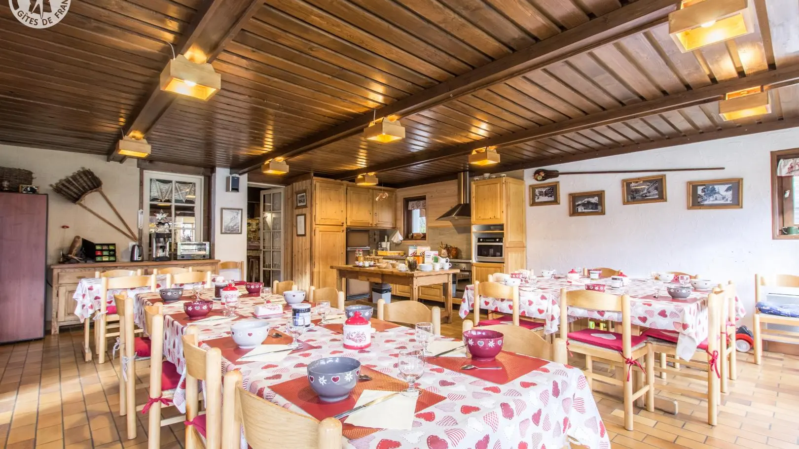Salle pour le petit-déjeuner et repas