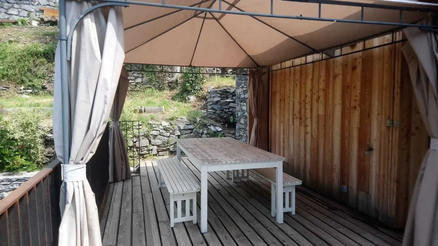 Gîte La Grange du Lavoir-Coin repas extérieur-Venanson-Gîtes de France des Alpes-Maritimes