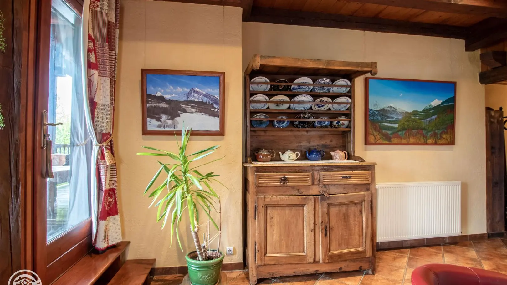 Accès à un balcon depuis la pièce de vie.