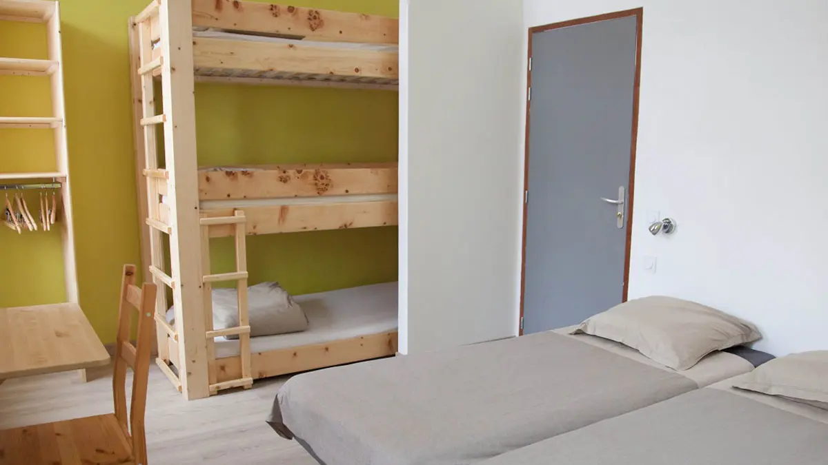 Chambre lits simples, lits superposés