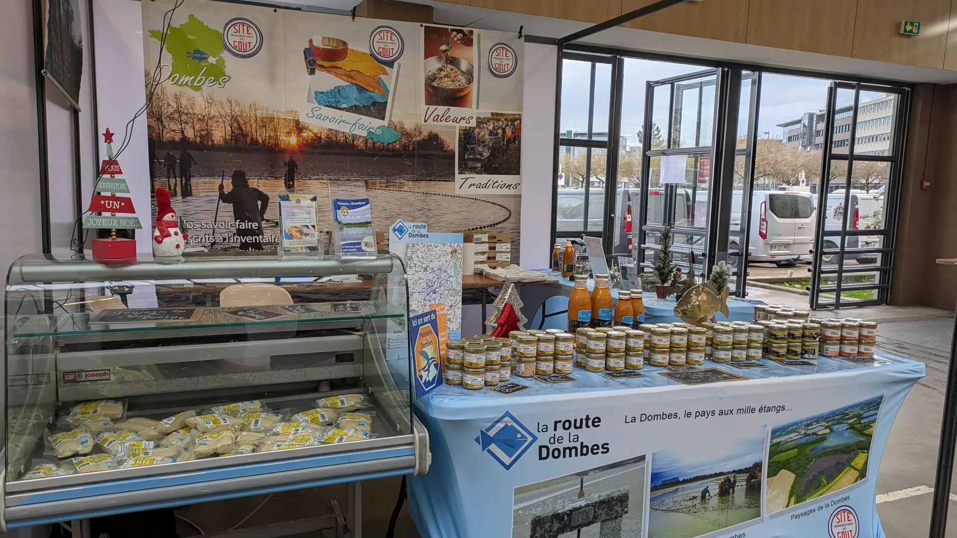 Guinguette à Bourg-en-Bresse pour la promotion de la Carpe avec Goujonnettes (marché couvert)