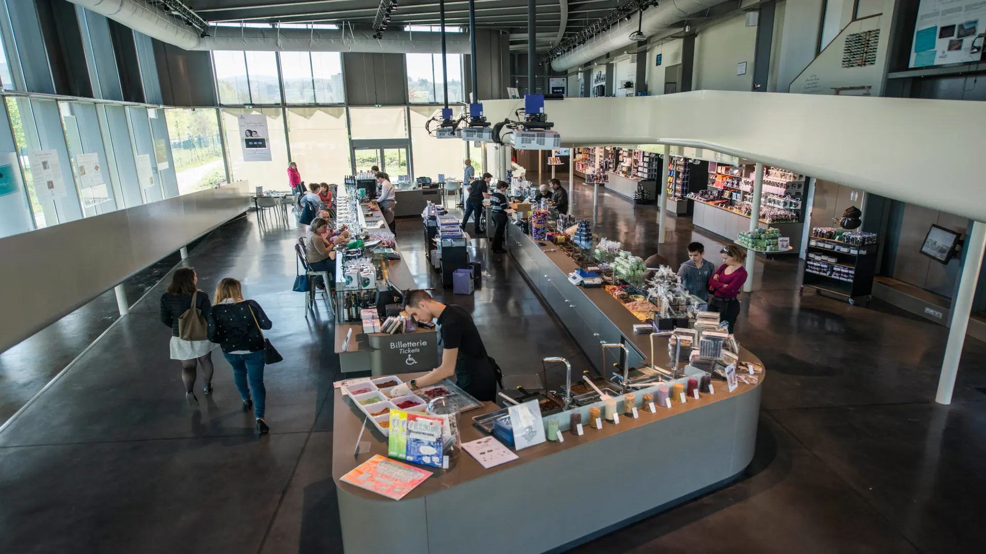 Boutique des Ateliers depuis la passerelle