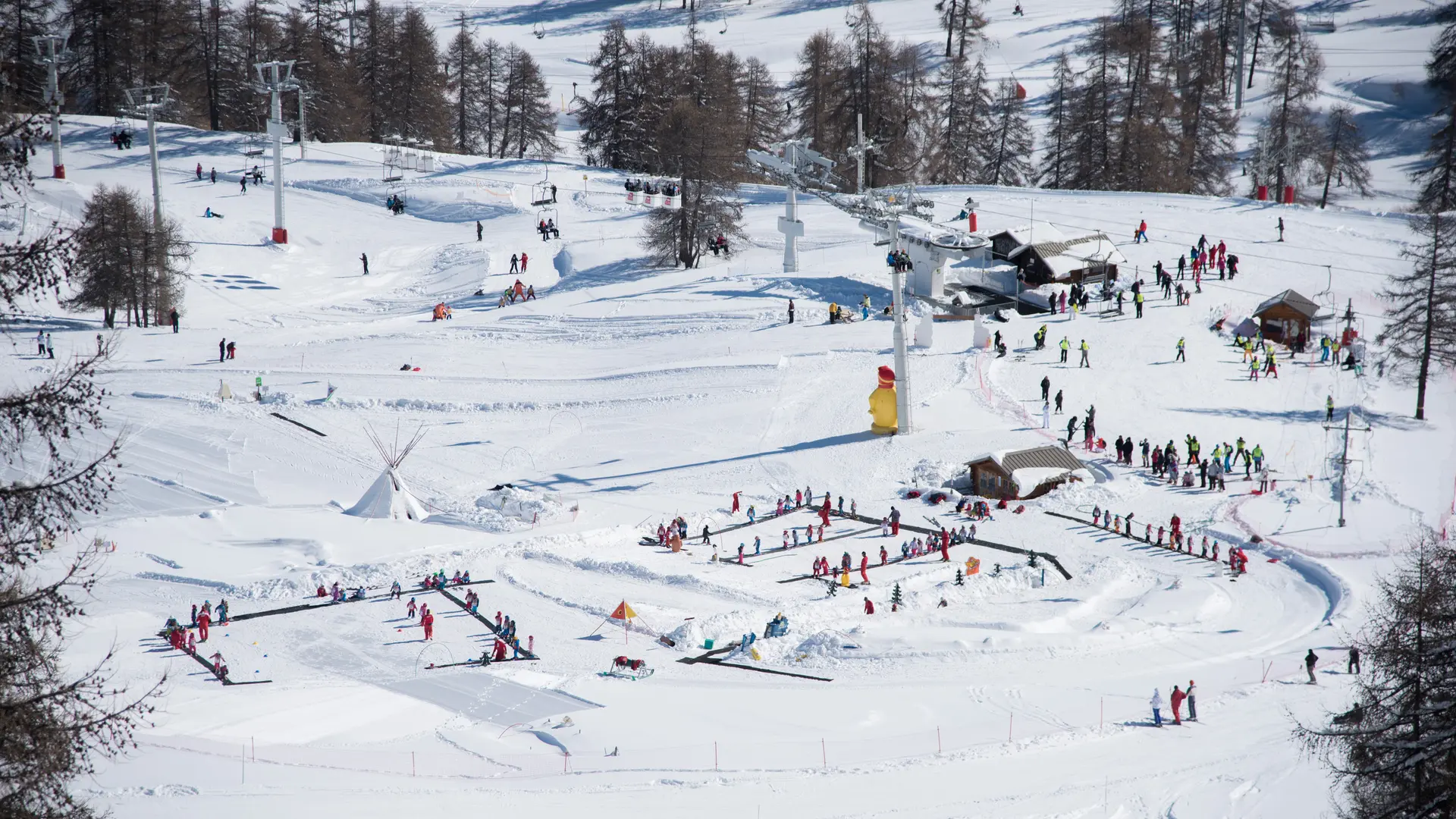Espace débutant à risoul 1850, accessible avec votre freepass à 2€, rechargeable gratuitement en caisse
