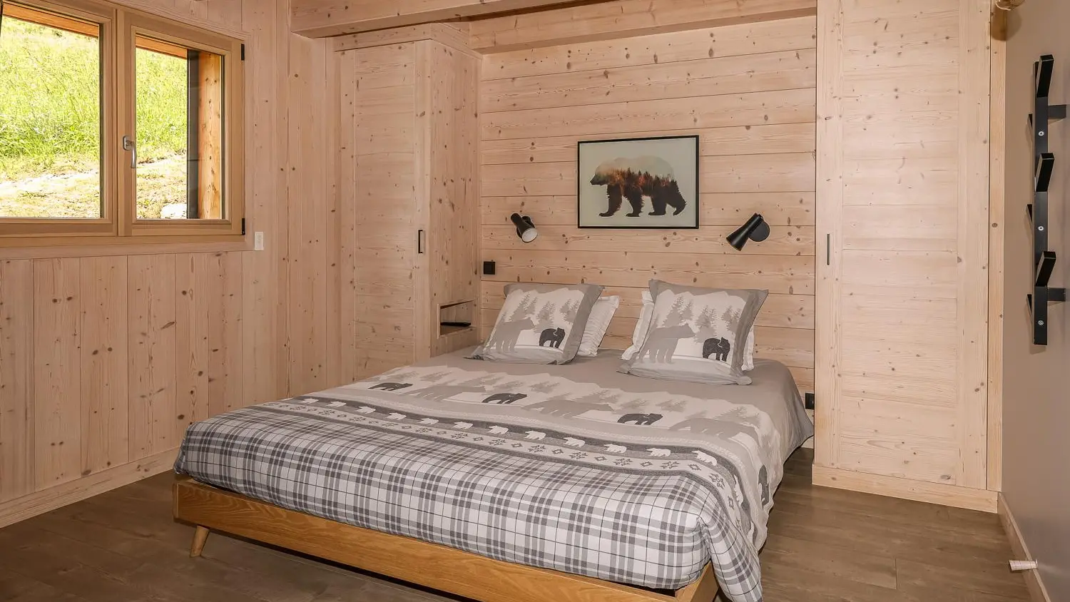 Chambre parentale avec salle d'eau au rez-de-chaussée