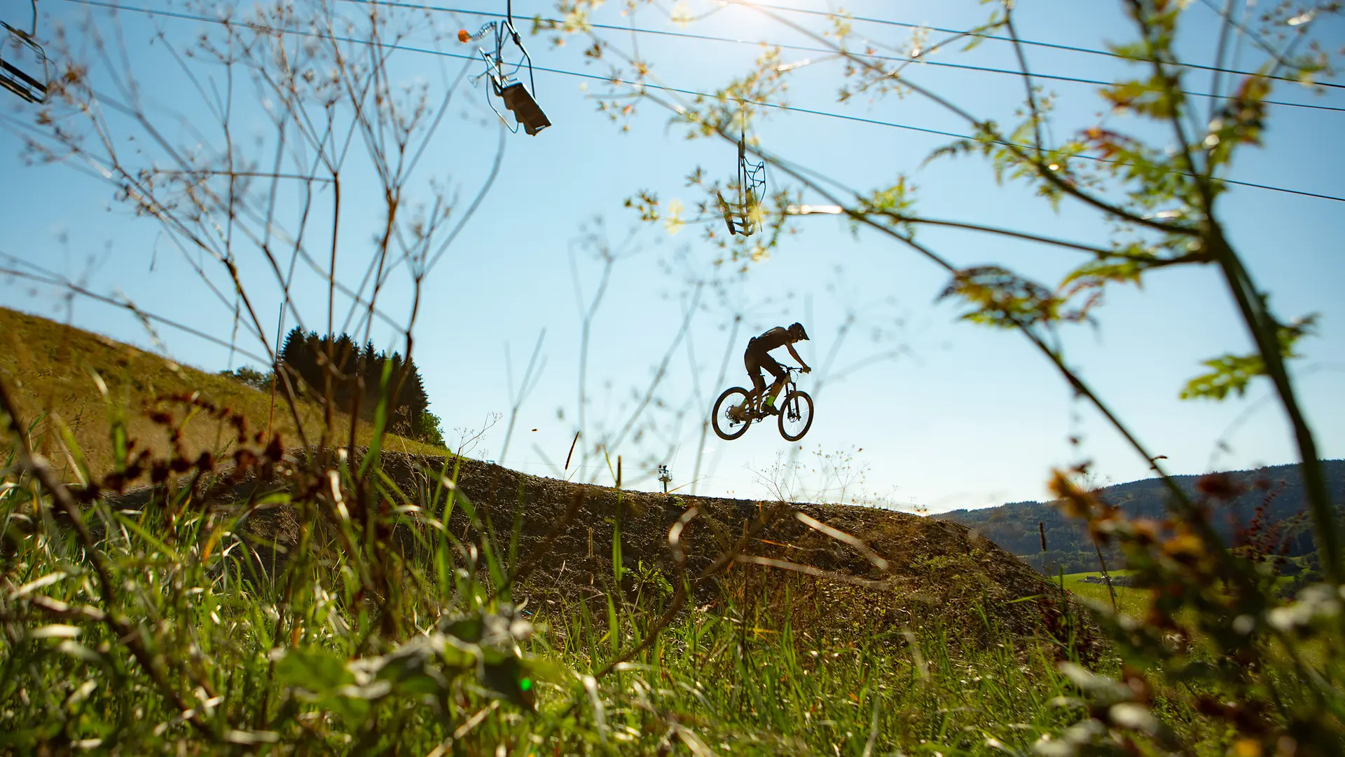 descendeur VTT en vol