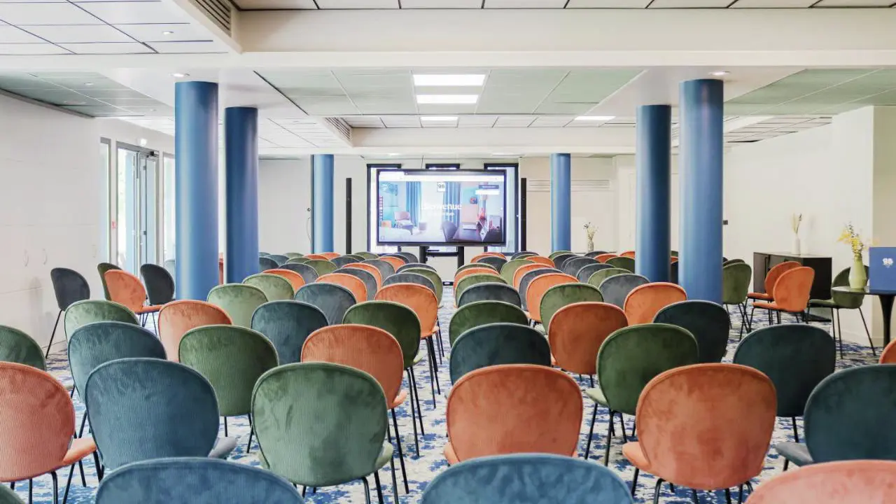 Salle plénière en rez-de-chaussée