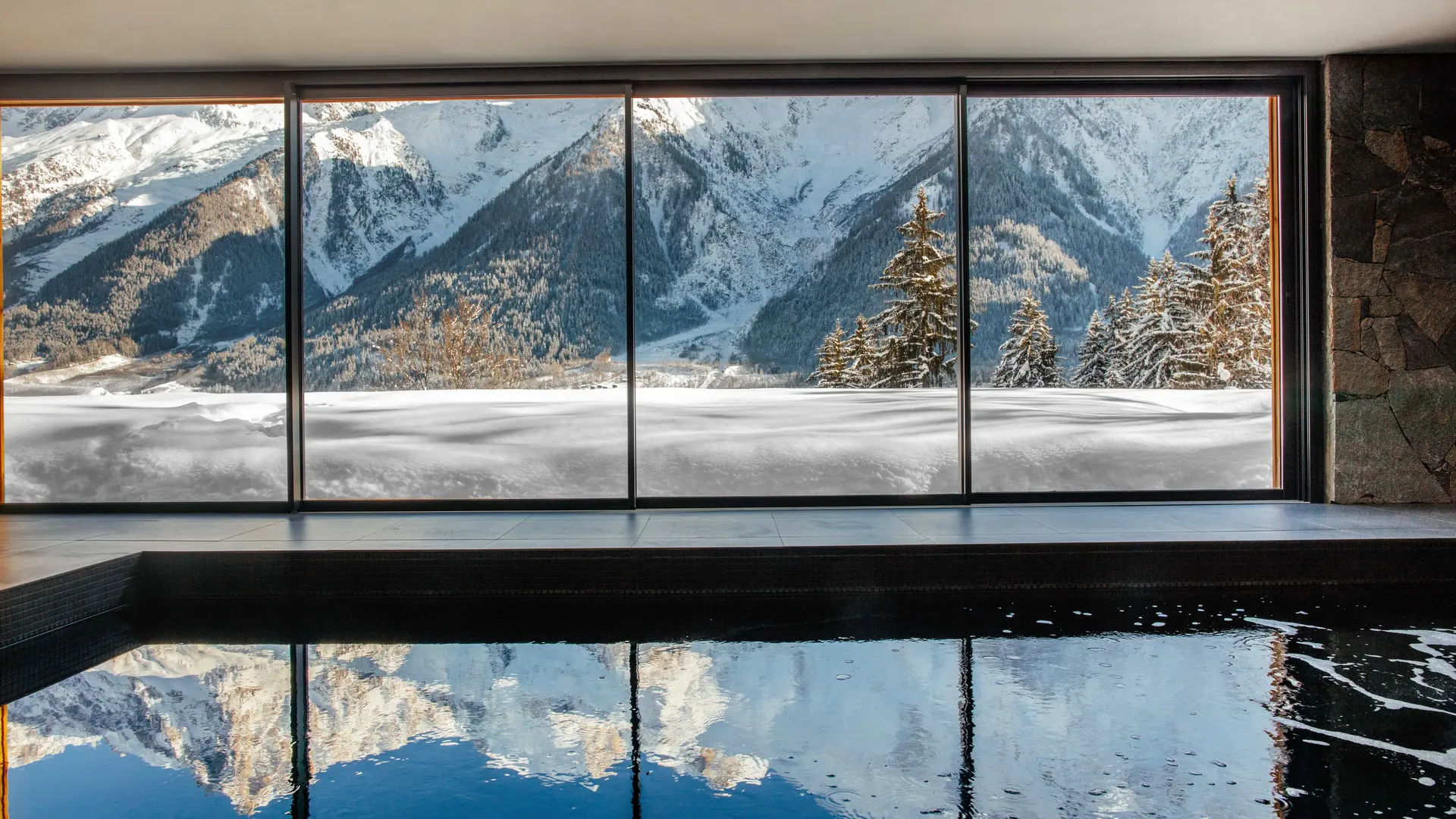 piscine ouverte sur terrasse