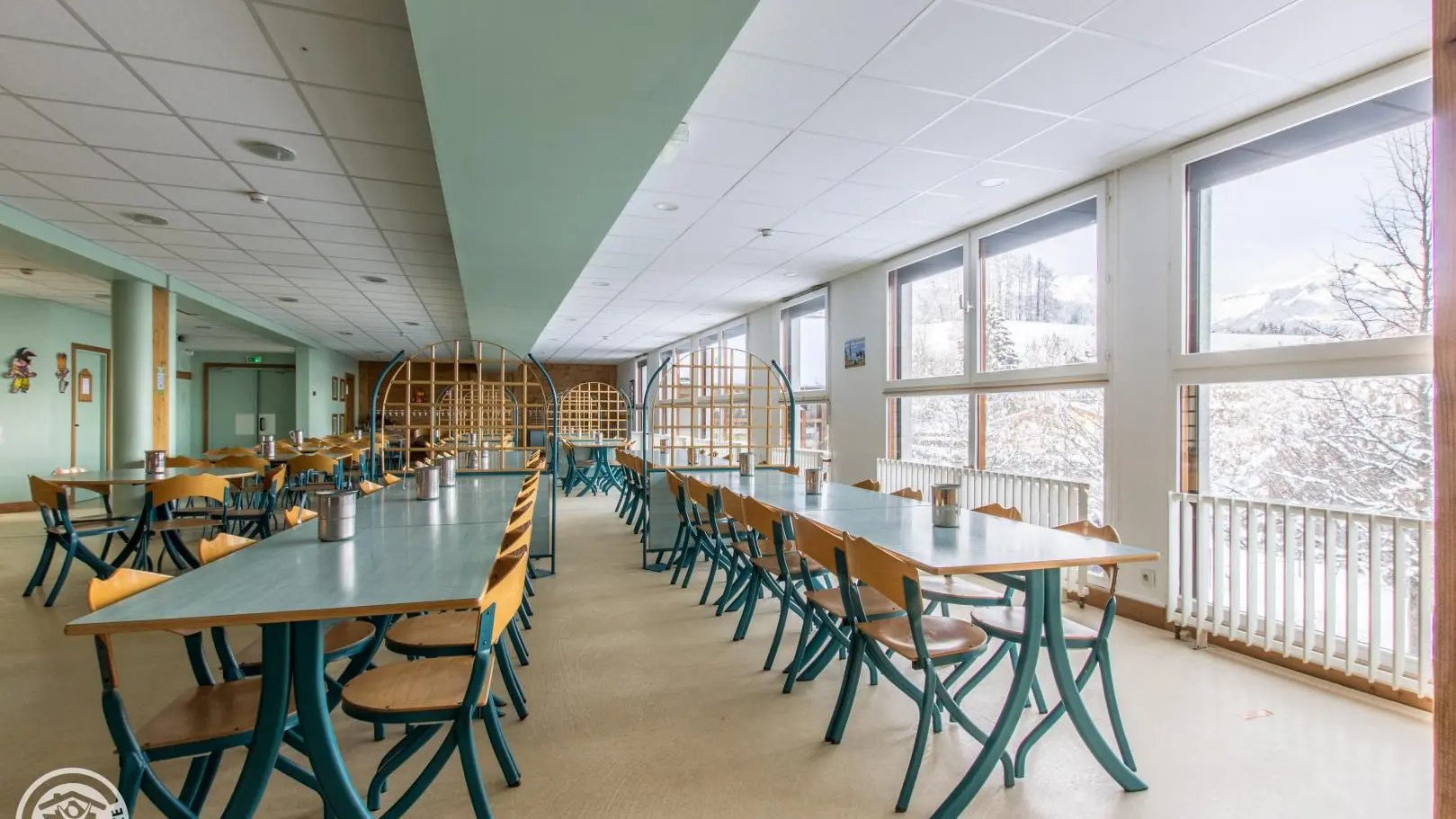 Salle repas (self service) en cas de repas pour des séjours nuitée.