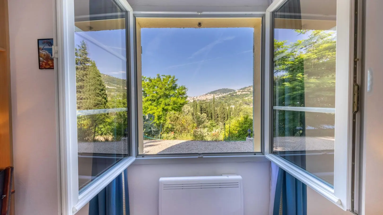 Gîte Côté Sud-Vue chambre-Grasse Gîtes de France Alpes-Maritimes