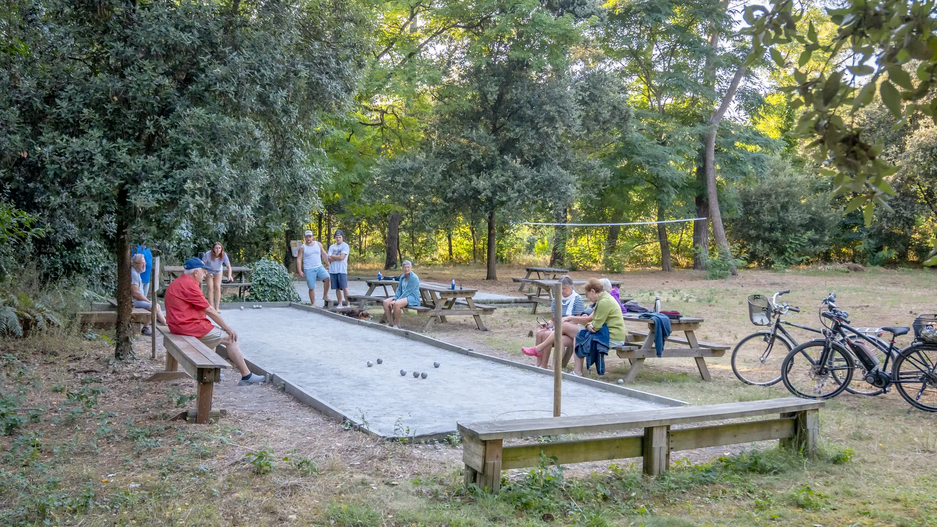 pétanque court