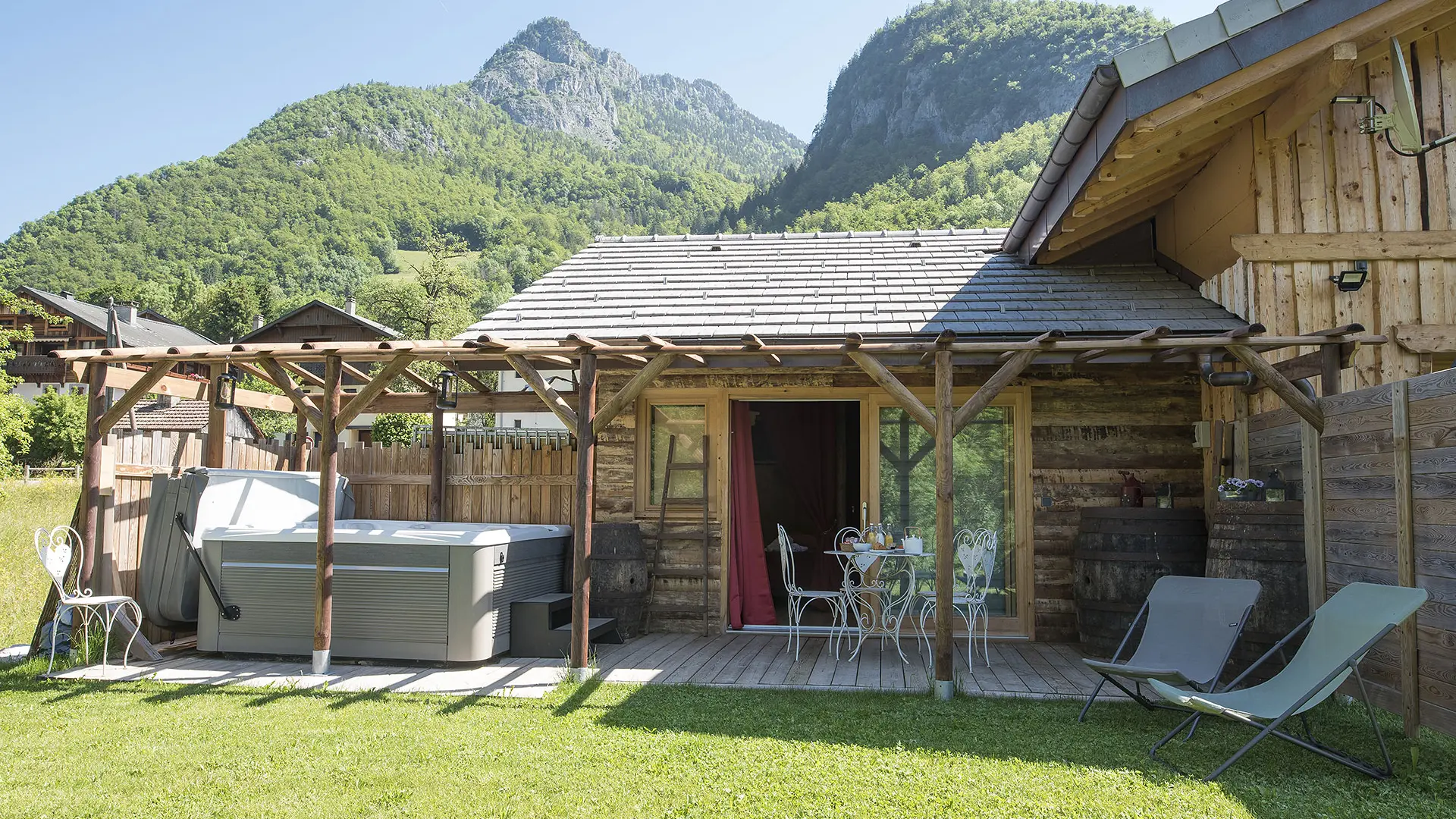 Terrasse avec vue sur les montagnes