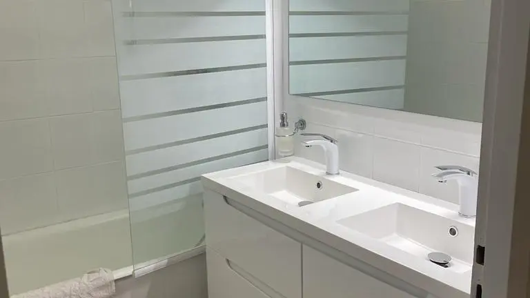 Meuble double vasque + baignoire