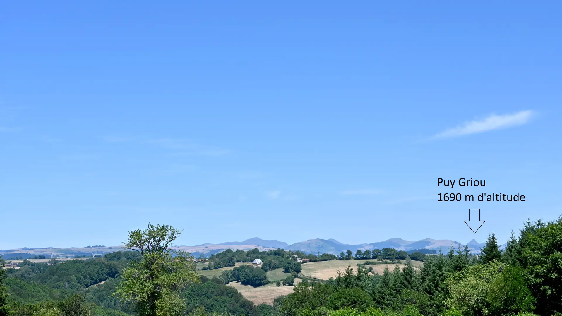 Point de vue sur les Monts du Cantal