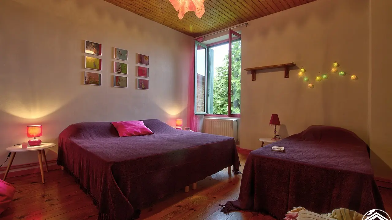 Chambre les fées , 3 couchages
Gîte : le ver à soie