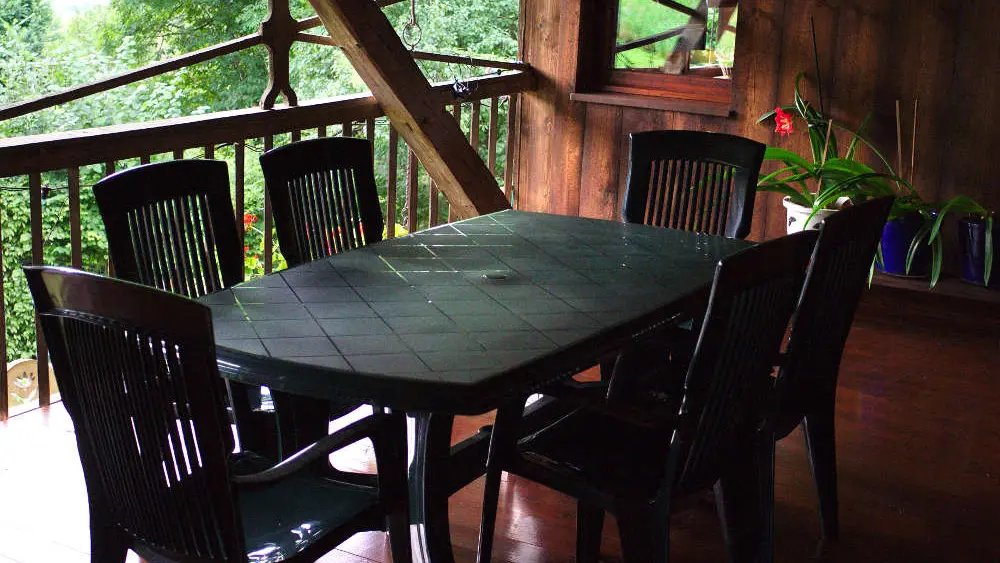 Accès à une belle Loggia depuis la chambre. Idéale l'été !