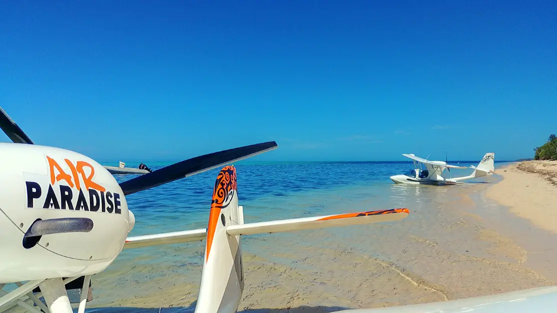 Hydravion sur le lagon de Poé