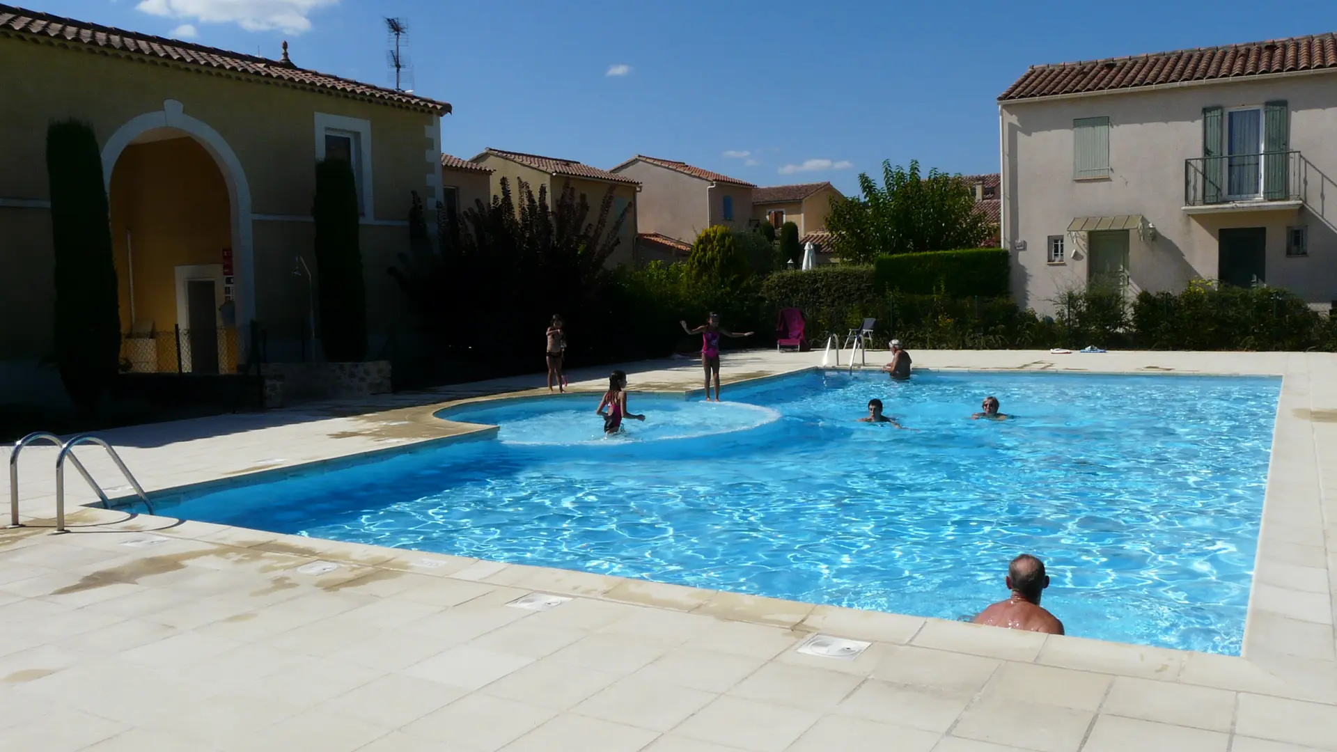 piscine ouverte du 01/05 au 30/09