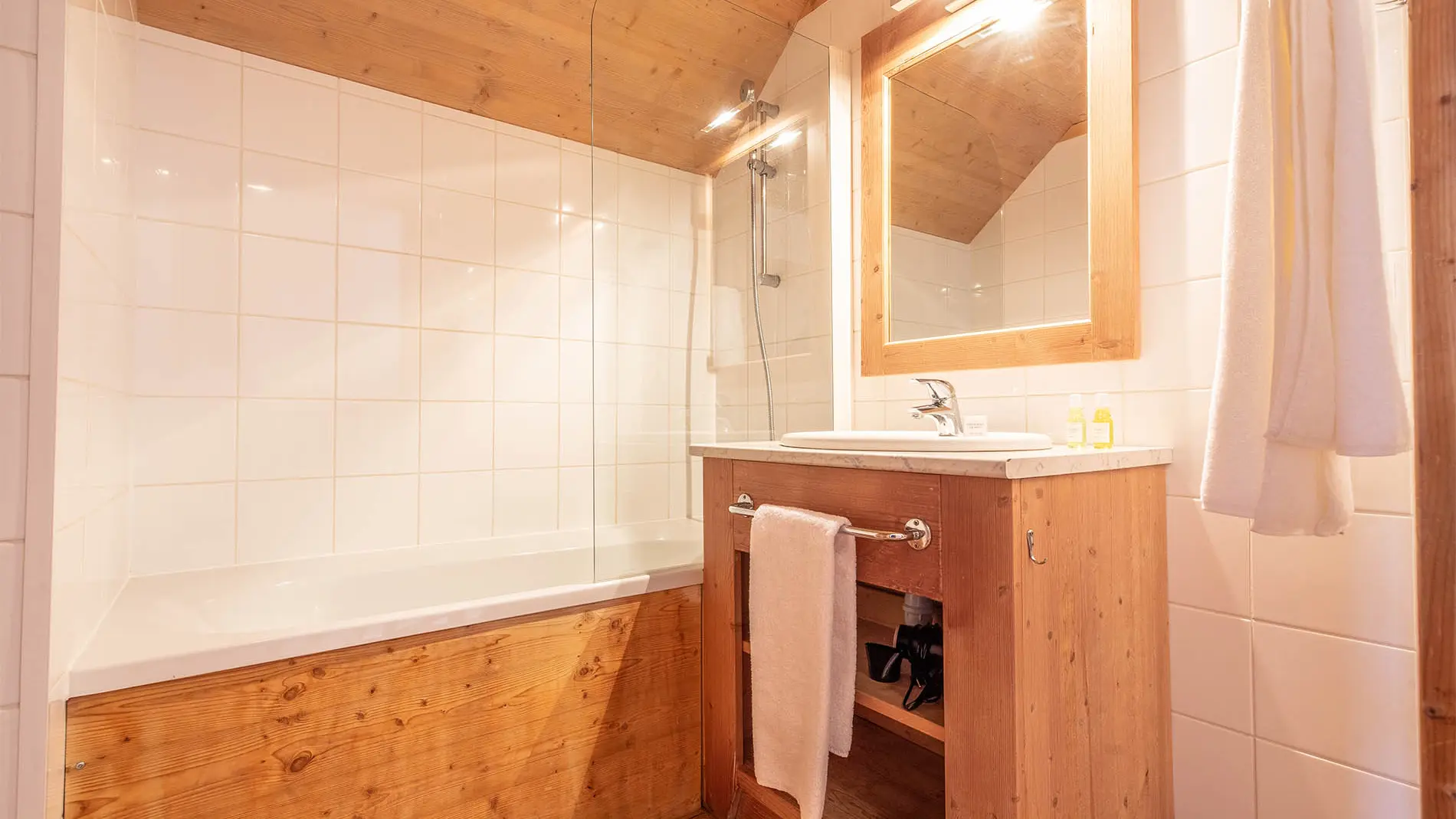 Salle de bains 3 pièces 6 personnes