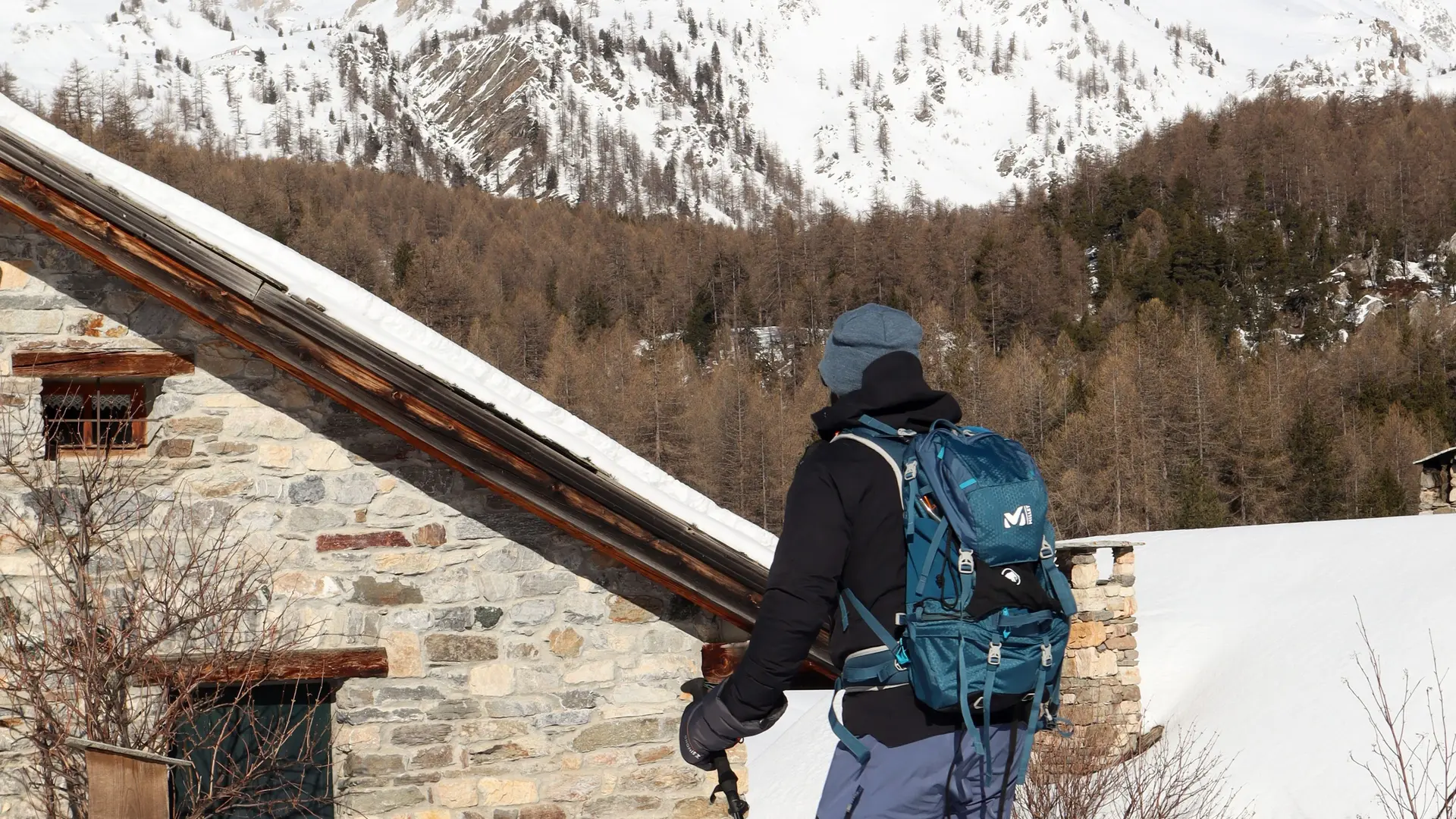 Raquettes aux granges de la vallée étroite