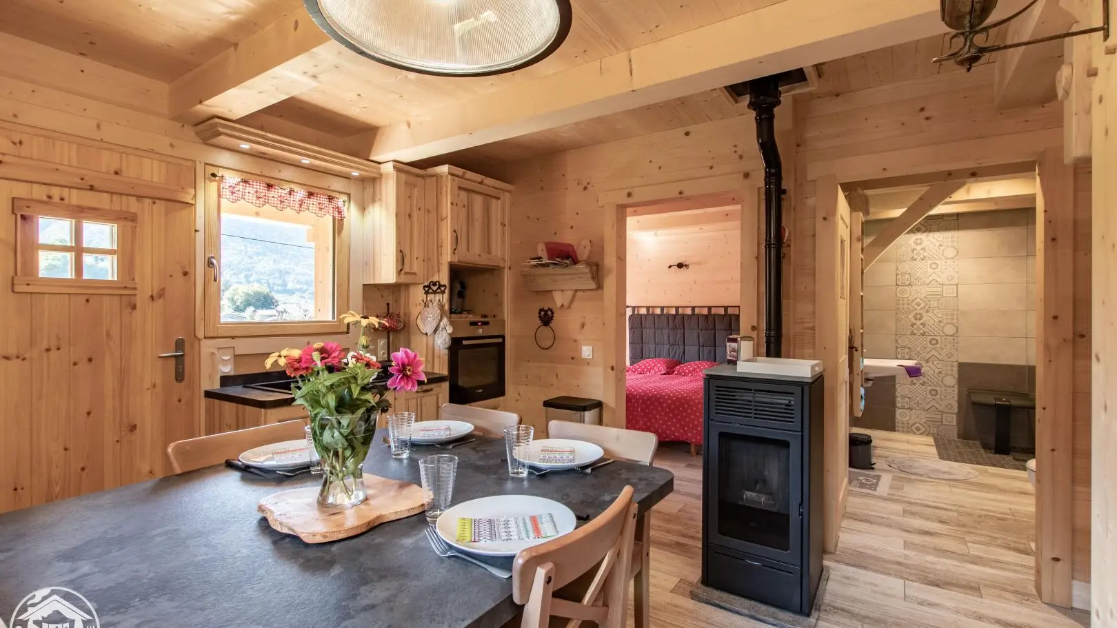 Cuisine / chambre / salle d'eau