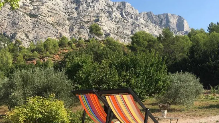 Terrasse face à la Sainte Victoire