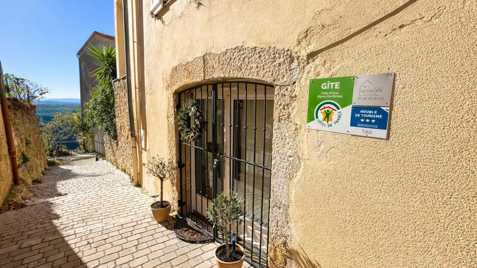 Gîte le Figuier de St Cé- Entrée -Gîtes de France Alpes-Maritimes