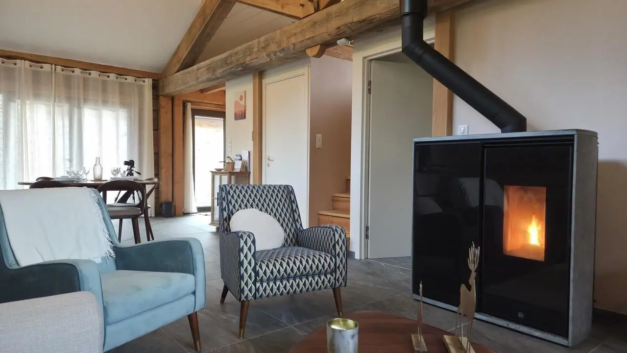 Poêle à bois ou à pellets.