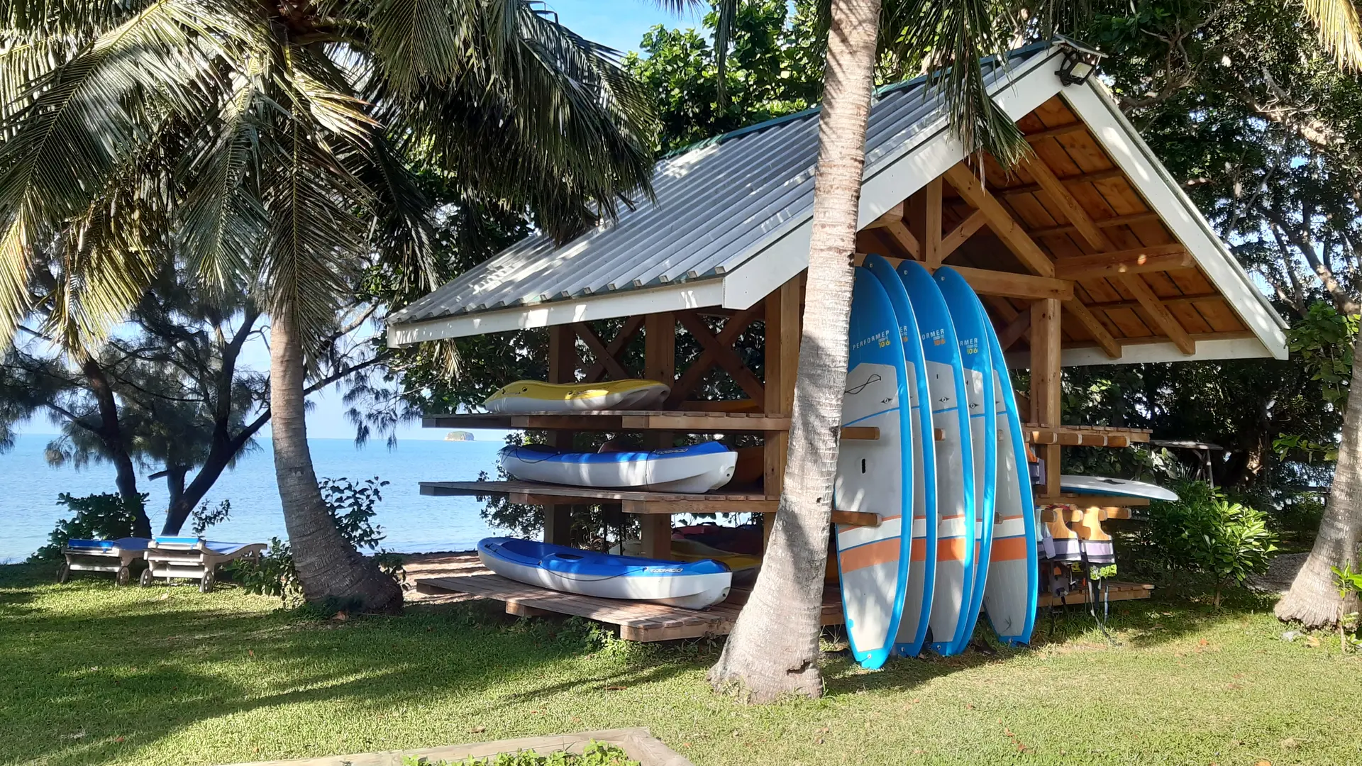 Kayak, paddle, Beach House Lodge