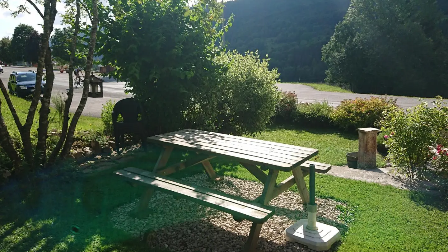 l'étable coin jardin, soleil couchant