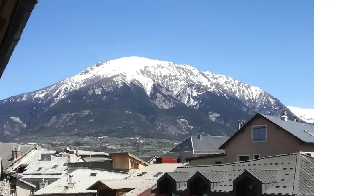vue de la chambre  vers Mont Orel