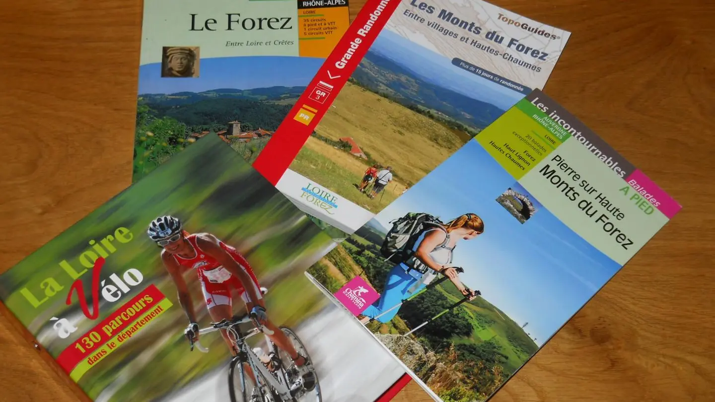 guides pour les randonnées dans les Monts du Forez et guide de la Loire à vélo